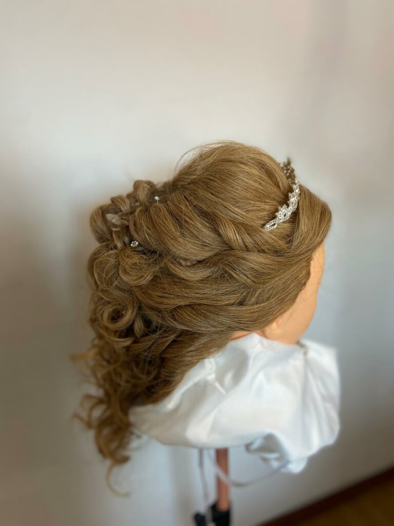 cascade de boucle avec diadème