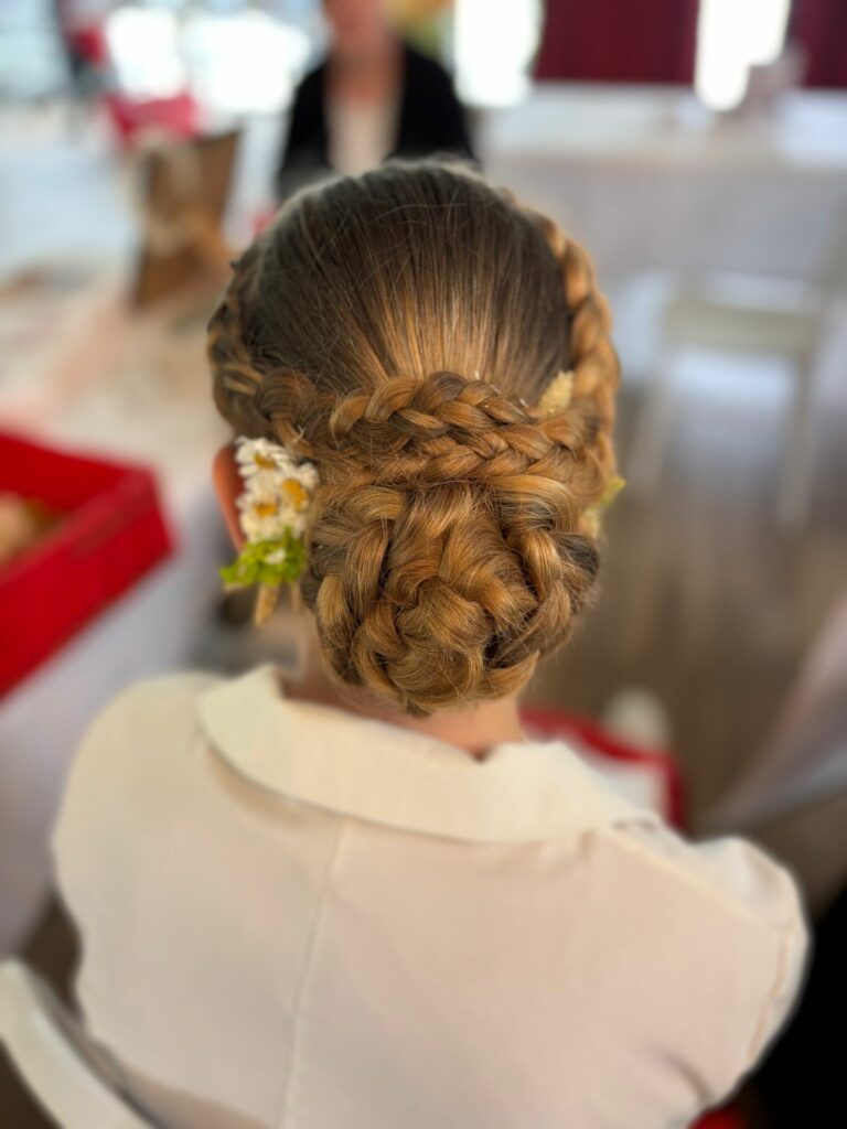 chignon bas avec nattes inverser
