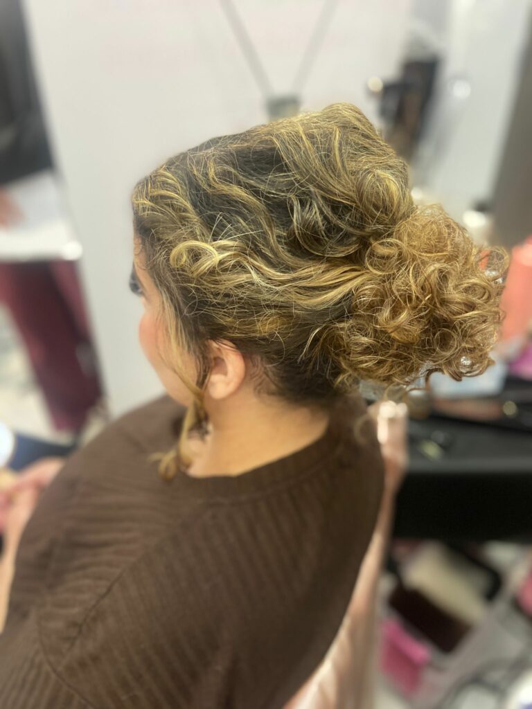 sam chignon bouclé
