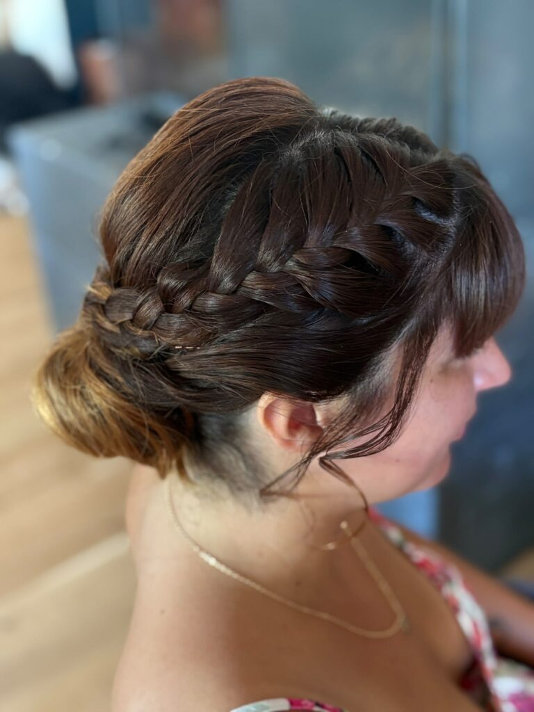 chignon bas avec tresse