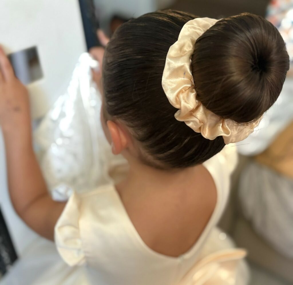 enfant coiffure danseuse pour un mariage