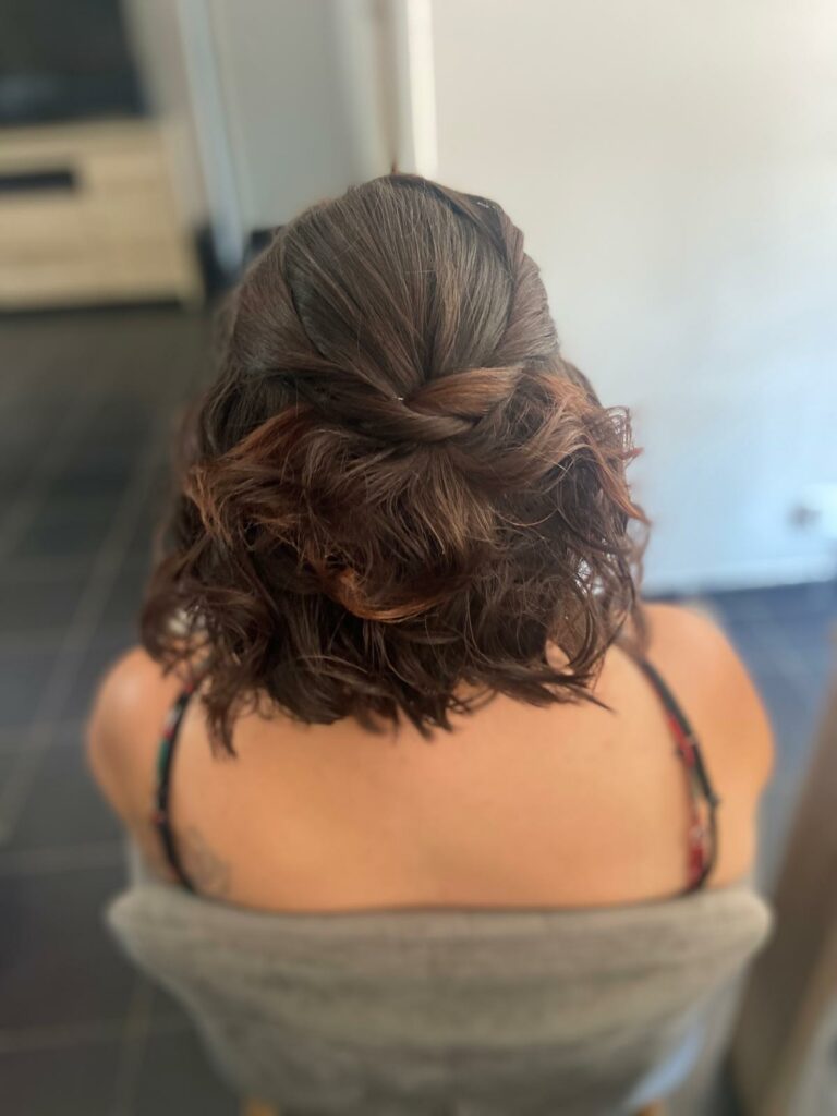 carole , demi attacher remplie de boucle