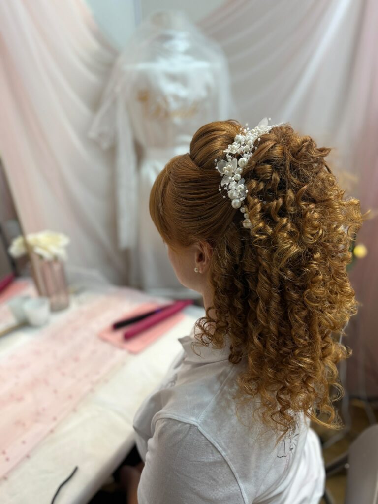 Julie cascade de boucle rousse