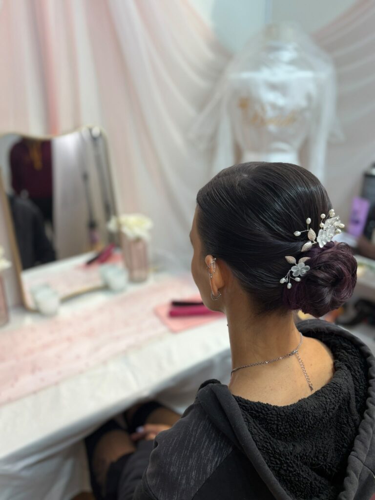 Raph chignon bas cheveux violer
